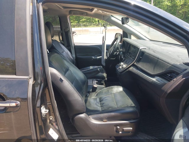 Toyota Sienna Se Premium 8 Passenger