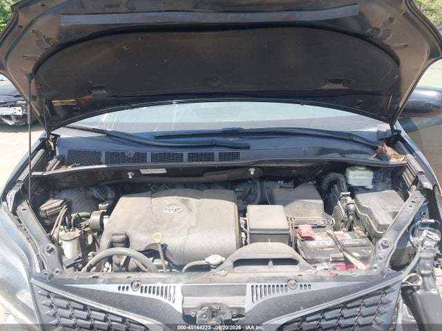 Toyota Sienna Se Premium 8 Passenger
