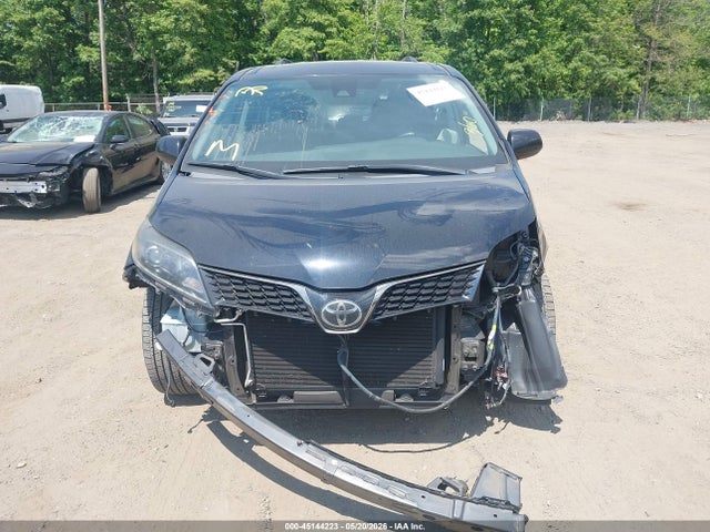 Toyota Sienna Se Premium 8 Passenger