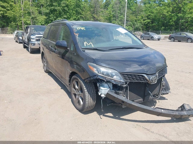 Salvage Toyota Sienna Image