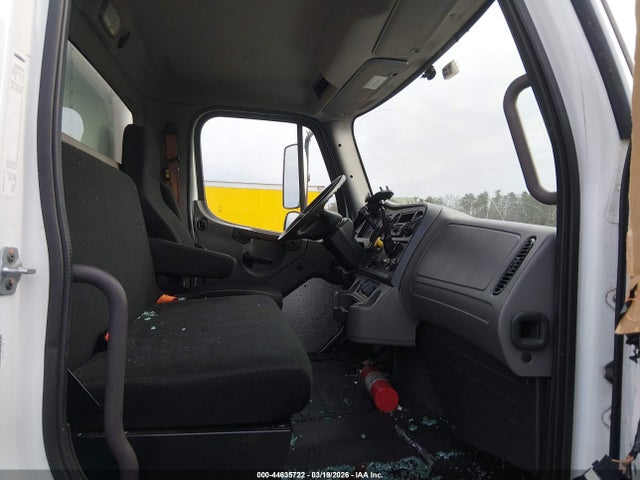 Freightliner M2 106