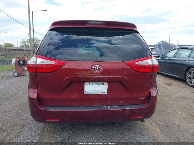 Toyota Sienna Xle 8 Passenger