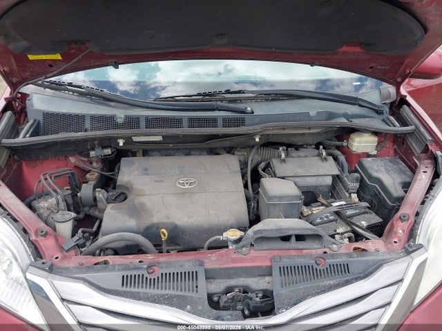 Toyota Sienna Xle 8 Passenger