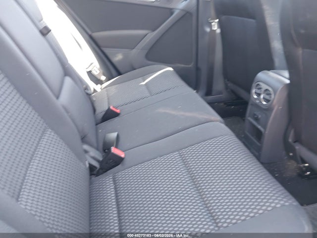 Volkswagen Tiguan S