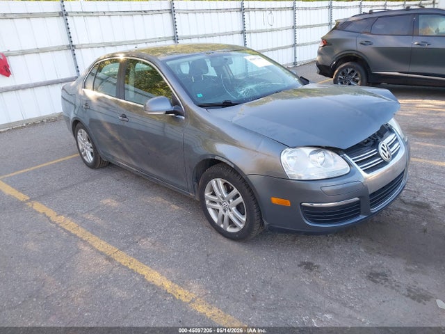 Salvage Volkswagen Jetta Image