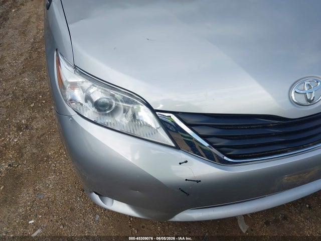 Toyota Sienna Le V6