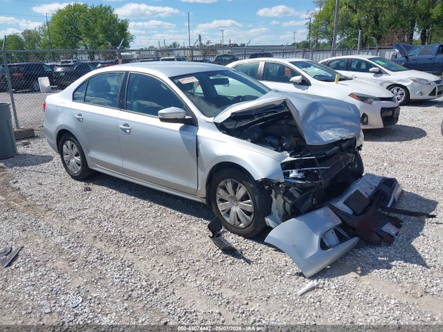 Salvage Volkswagen Jetta Image
