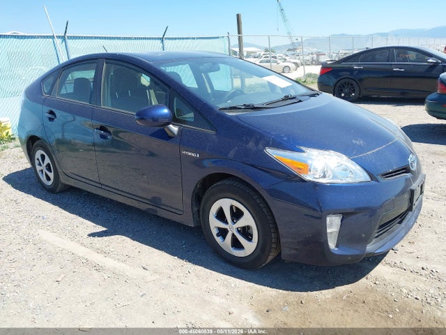 Salvage Toyota Prius Image