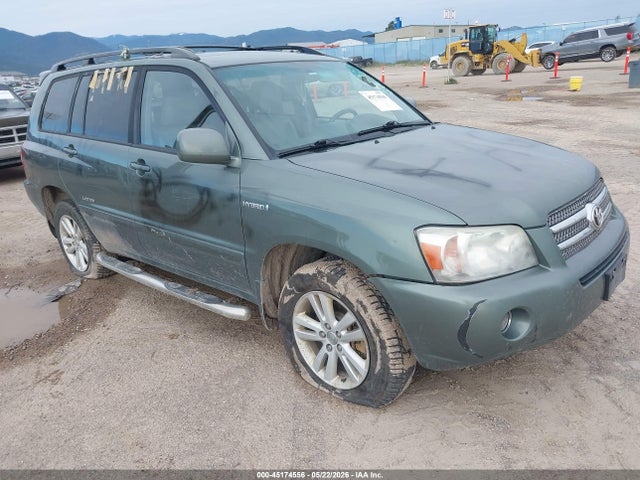 Salvage Toyota Highlander Image