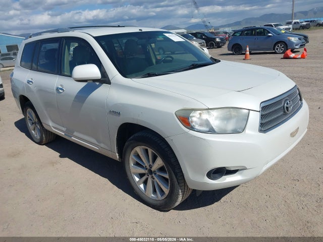 Salvage Toyota Highlander Image