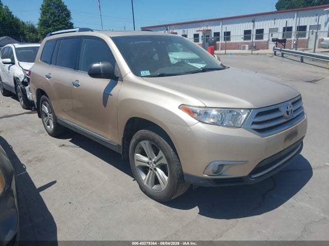Salvage Toyota Highlander Image