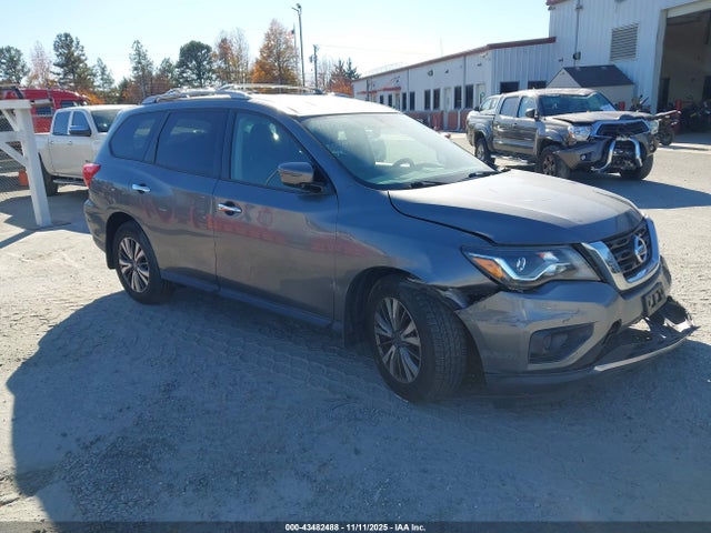 Salvage Nissan Pathfinder Image