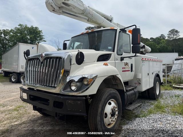 International 7300 Bucket Truck