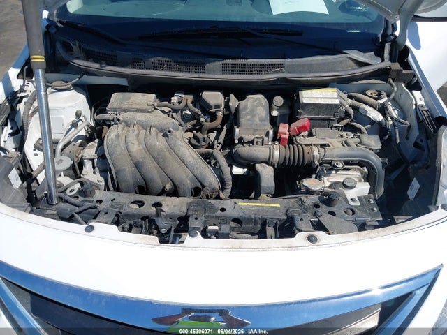 Nissan Versa 1.6 S+