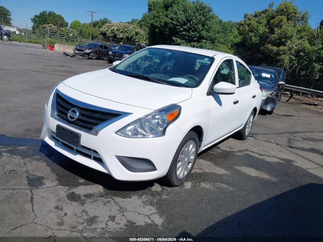 Nissan Versa 1.6 S+