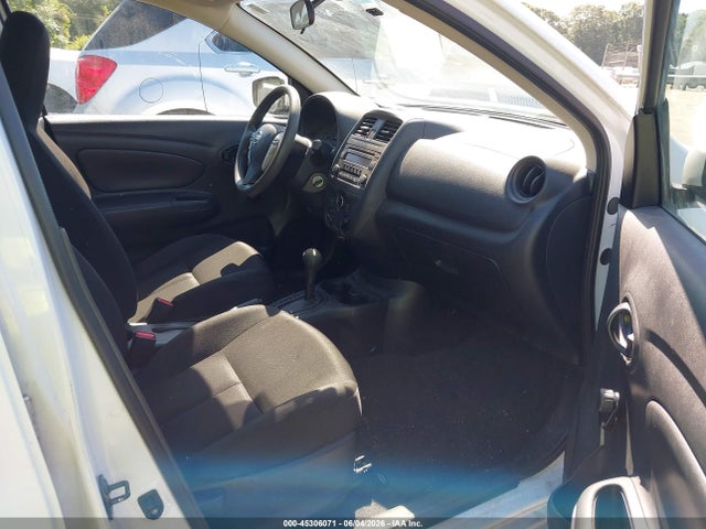 Nissan Versa 1.6 S+