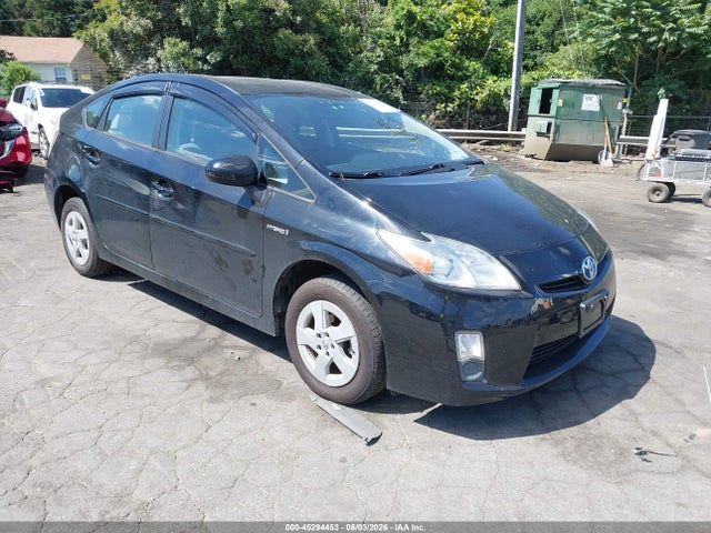Salvage Toyota Prius Image