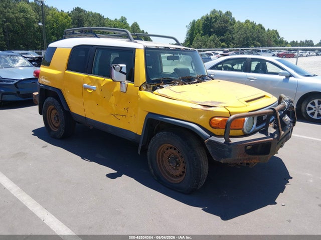 Salvage Toyota FJ Cruiser Image