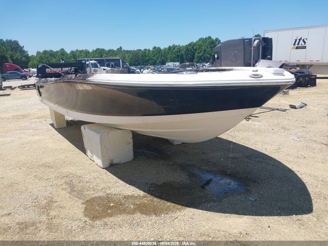 Salvage Robalo Boat Image