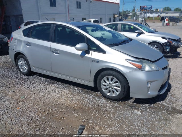 Salvage Toyota Prius Image