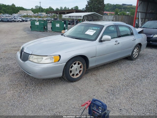 Lincoln Towncar Signature