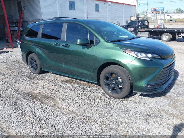 Salvage Toyota Sienna Image