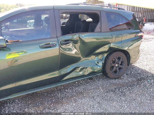 Toyota Sienna Woodland Edition