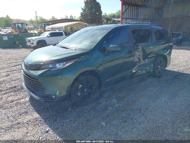 Toyota Sienna Woodland Edition