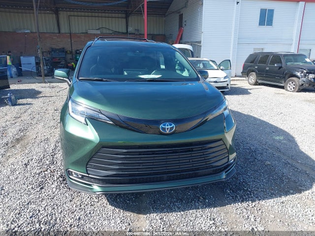 Toyota Sienna Woodland Edition