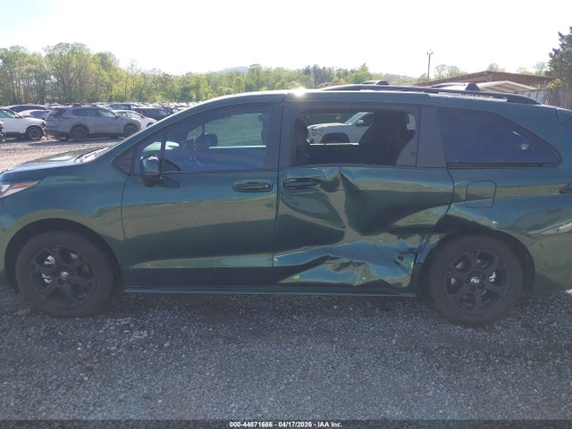 Toyota Sienna Woodland Edition