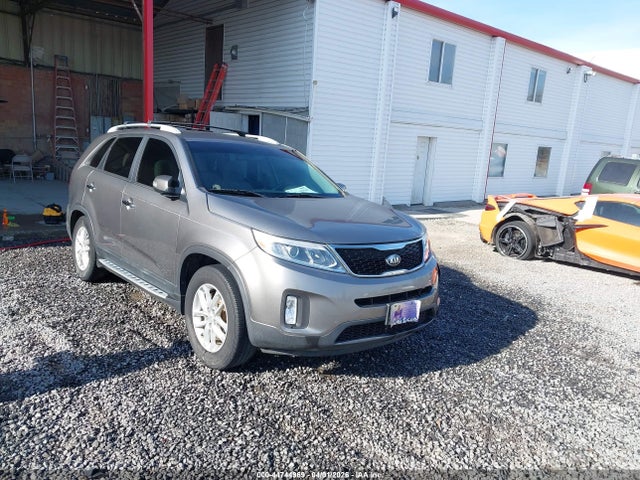 Salvage Kia Sorento Image