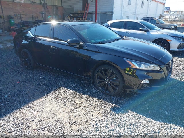 Salvage Nissan Altima Image