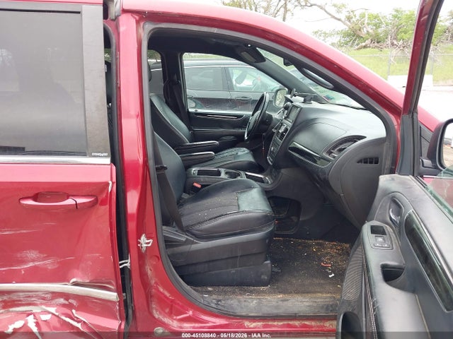 Chrysler Town & Country S