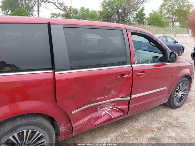 Chrysler Town & Country S