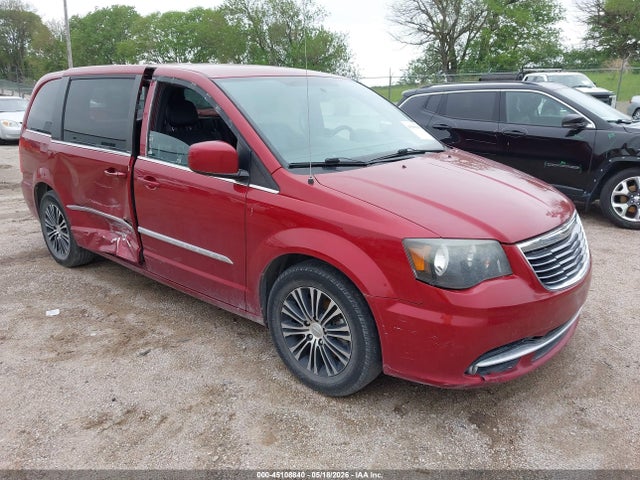 Salvage Chrysler Town & Country Image