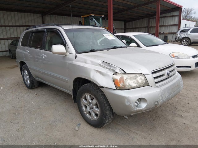 Salvage Toyota Highlander Image