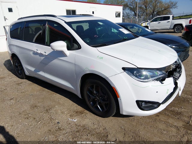 Salvage Chrysler Pacifica Image