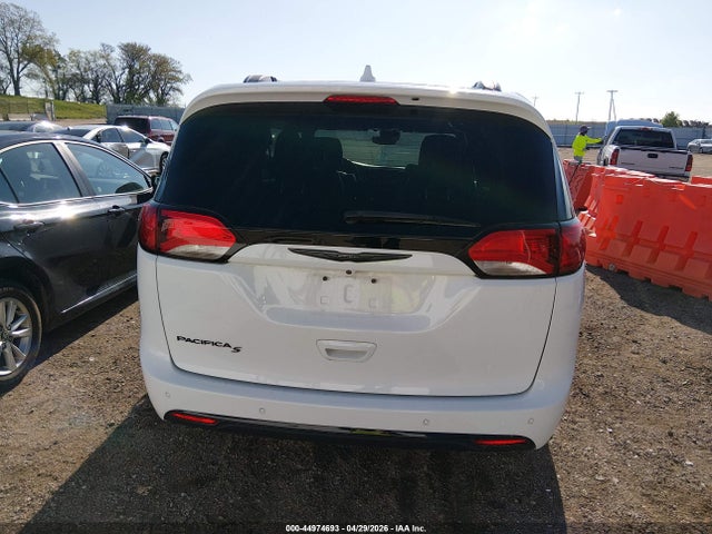 Chrysler Pacifica Touring L Plus
