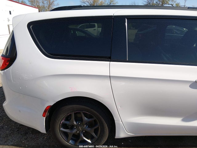 Chrysler Pacifica Touring L Plus