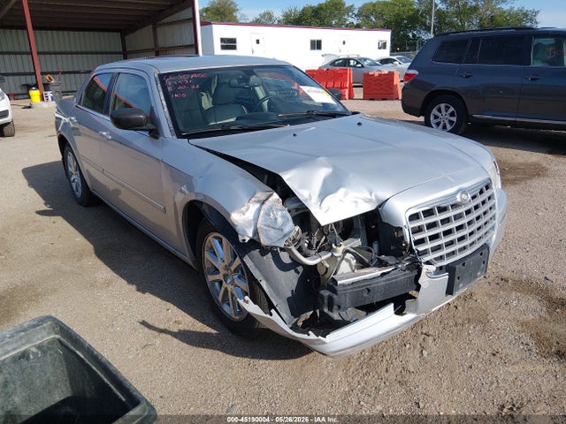 Salvage Chrysler 300 Image