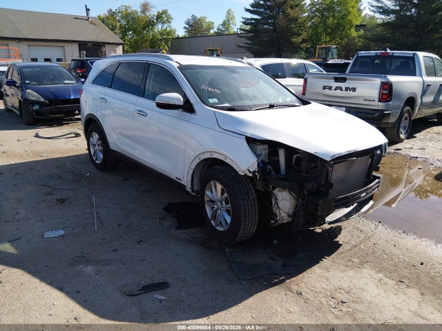 Salvage Kia Sorento Image