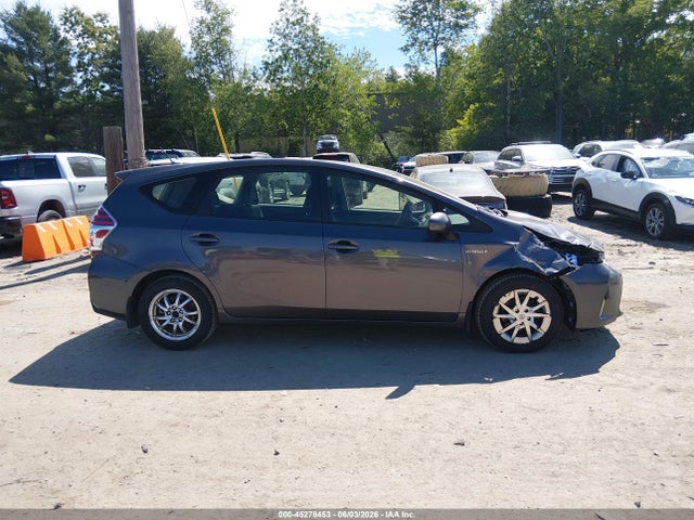 Toyota Prius v Three
