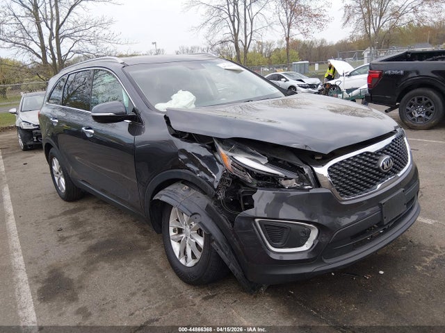 Salvage Kia Sorento Image
