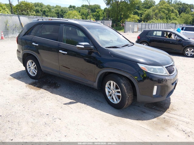 Salvage Kia Sorento Image