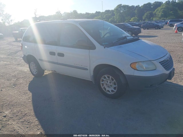 Salvage Chrysler Voyager Image