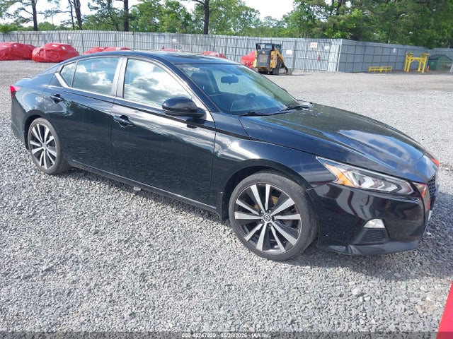 Salvage Nissan Altima Image