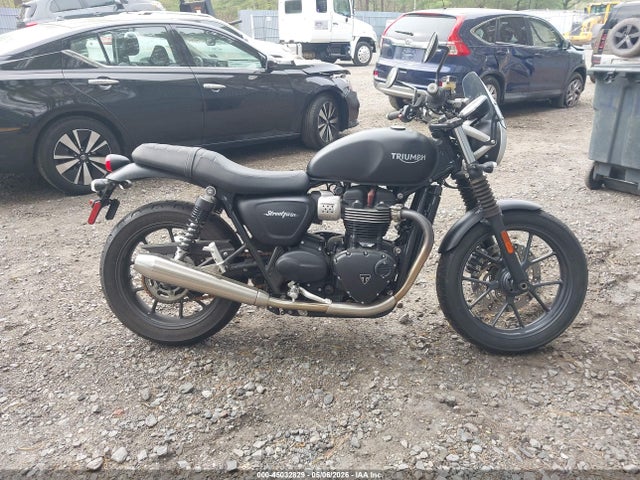 Triumph Street Twin