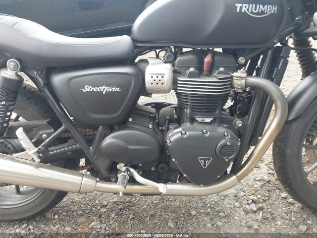 Triumph Street Twin