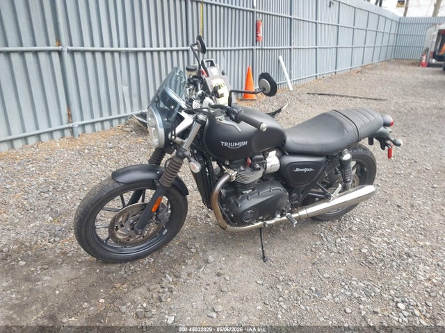 Triumph Street Twin
