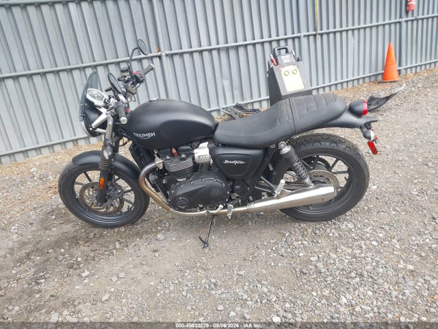 Triumph Street Twin